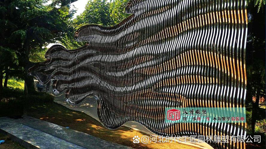 在雕塑源頭工廠,不銹鋼水景雕塑綻放著獨(dú)特魅力
